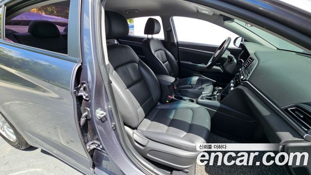 Hyundai AVANTE 2019 — photo 26
