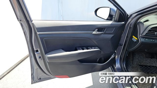 Hyundai AVANTE 2019 — photo 14