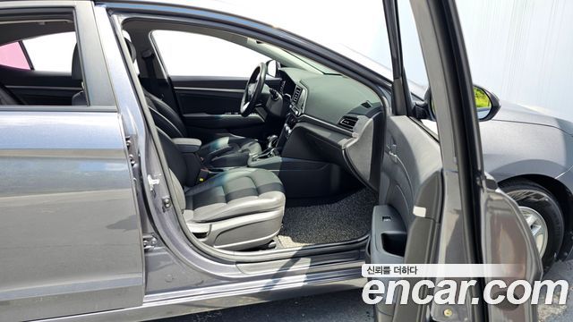 Hyundai AVANTE 2019 — photo 16