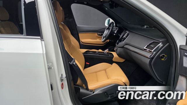 Volvo XC90 2023 — photo 11