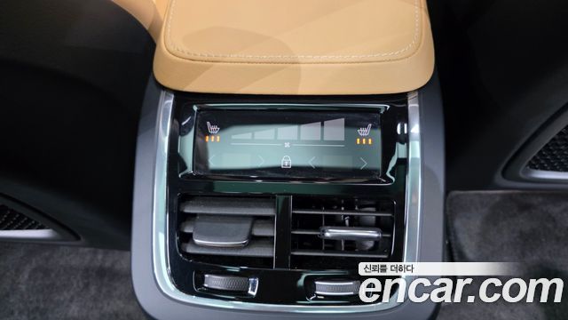 Volvo XC90 2023 — photo 19