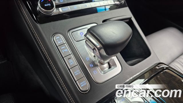 Genesis G90 2019 — photo 12