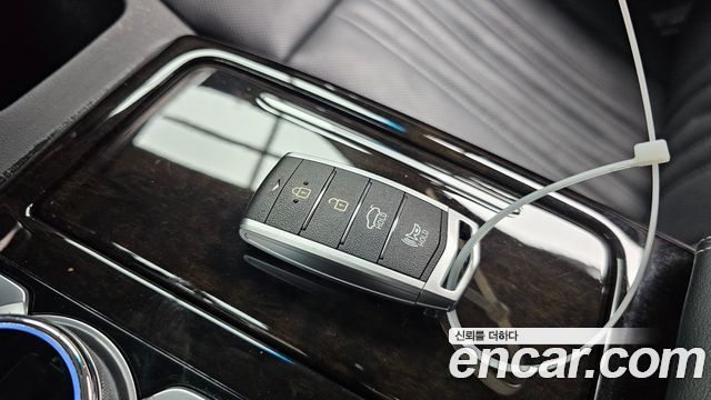 Genesis G90 2019 — photo 22
