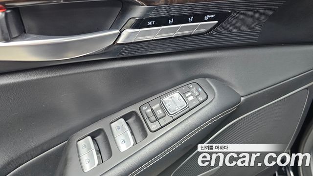 Genesis G90 2019 — photo 28