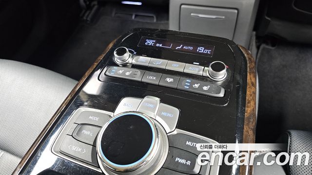 Genesis G90 2019 — photo 31