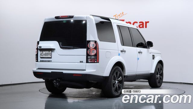 Land Rover Discovery 2016 — photo 2
