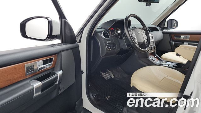 Land Rover Discovery 2016 — photo 10
