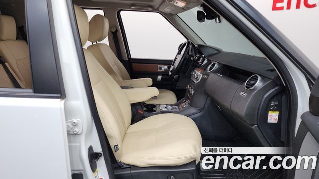 Land Rover Discovery 2016 — photo 11