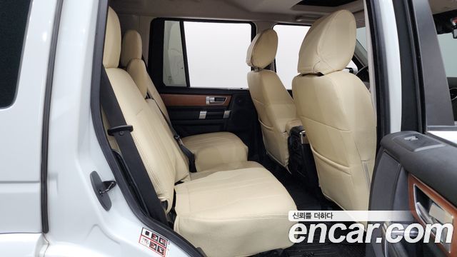 Land Rover Discovery 2016 — photo 12