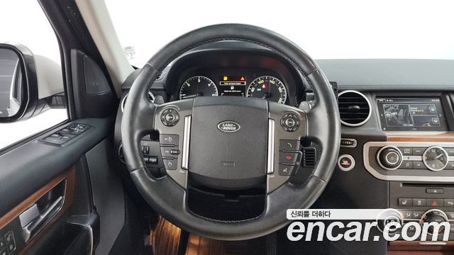 Land Rover Discovery 2016 — photo 15