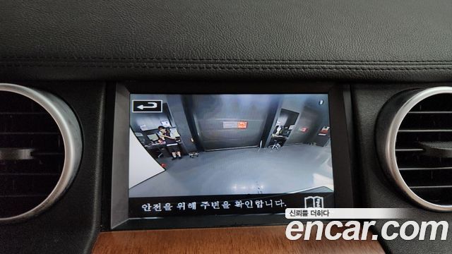 Land Rover Discovery 2016 — photo 16