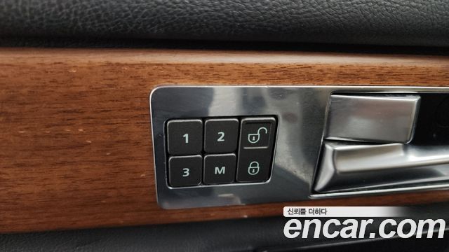 Land Rover Discovery 2016 — photo 17