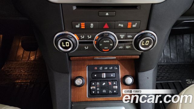 Land Rover Discovery 2016 — photo 19