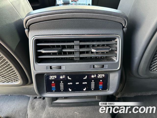 Audi SQ8 2021 — photo 13