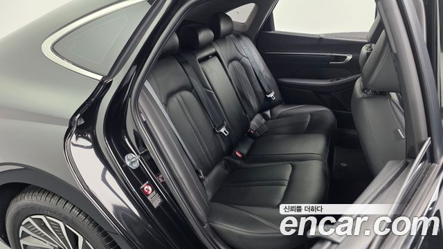 Hyundai Sonata 2022 — photo 17