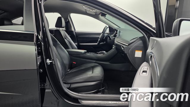 Hyundai Sonata 2022 — photo 16