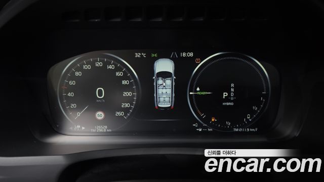 Volvo XC90 2021 — photo 8