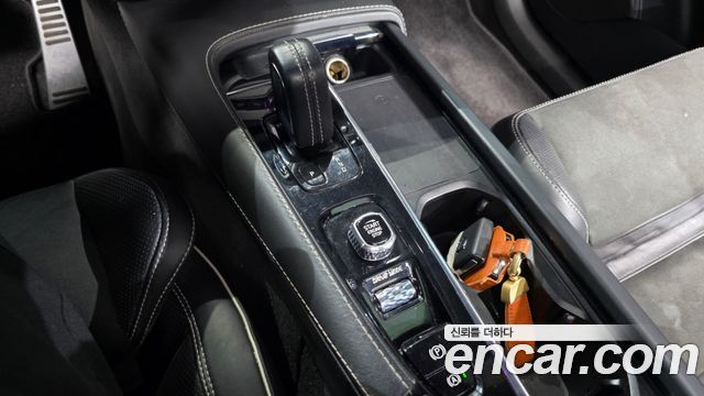 Volvo XC90 2021 — photo 9