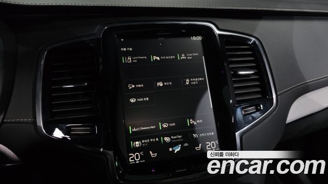 Volvo XC90 2021 — photo 16
