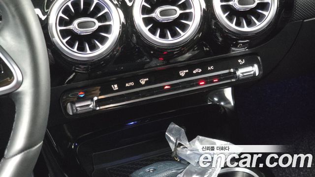 Mercedes-Benz A-Class 2021 — photo 28