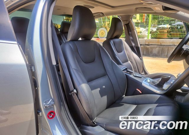 Volvo S60 2015 — photo 4