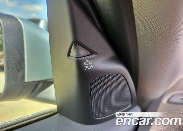 Volvo S60 2015 — photo 12