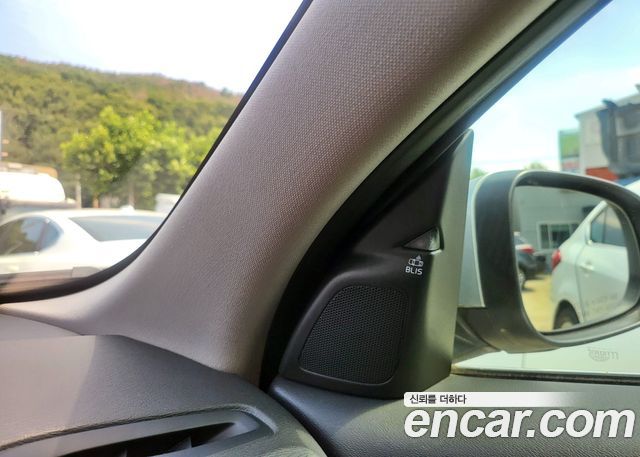 Volvo S60 2015 — photo 13