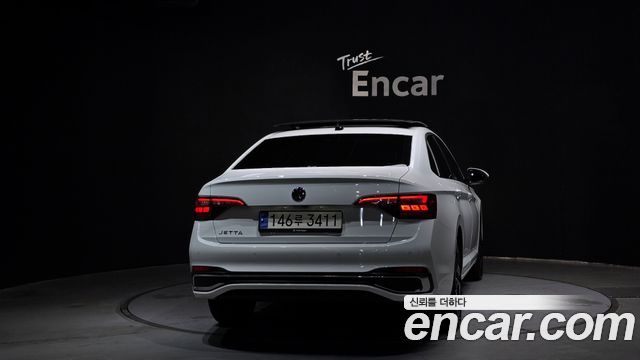 Volkswagen Jetta 2023 — photo 4