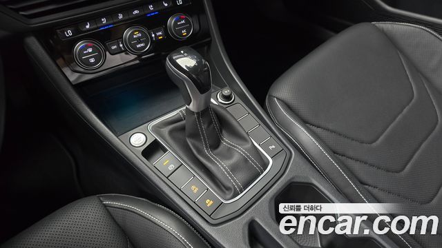 Volkswagen Jetta 2023 — photo 12