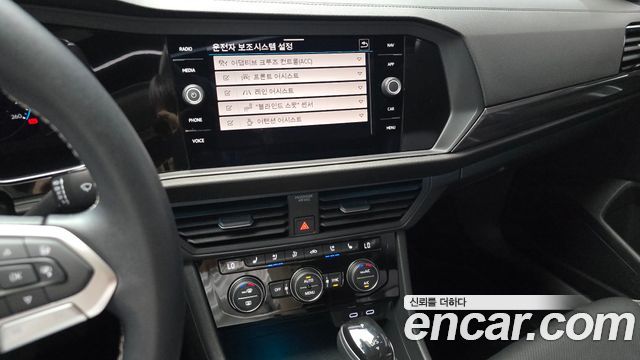 Volkswagen Jetta 2023 — photo 20