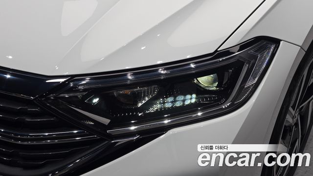 Volkswagen Jetta 2023 — photo 8