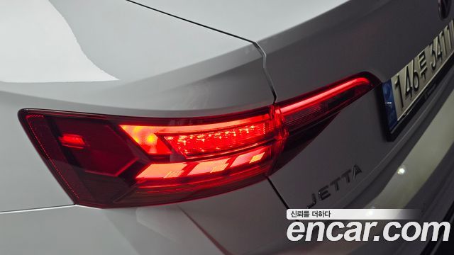 Volkswagen Jetta 2023 — photo 9