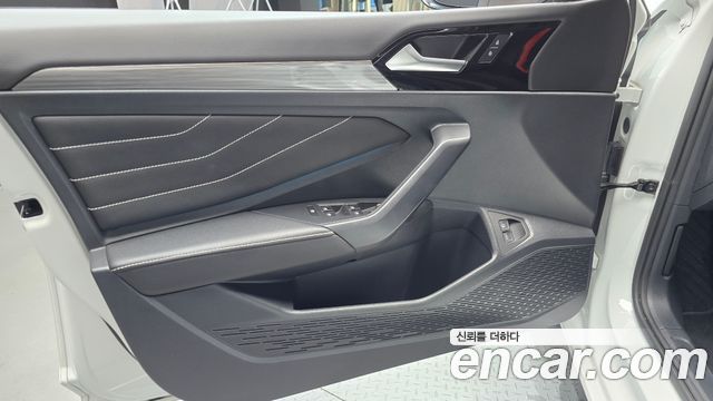 Volkswagen Jetta 2023 — photo 14