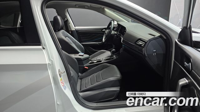 Volkswagen Jetta 2023 — photo 16
