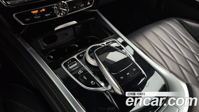Mercedes-Benz G-Class 2022 — photo 28
