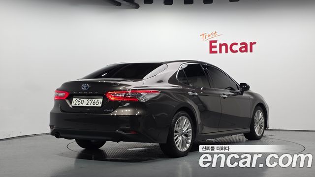 Toyota Camry 2019 — photo 2