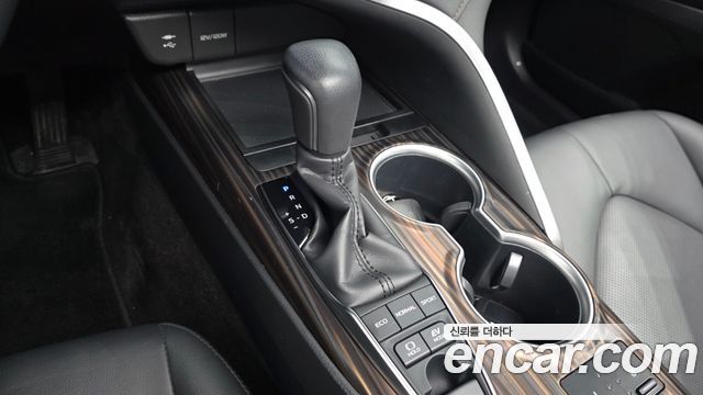 Toyota Camry 2019 — photo 12