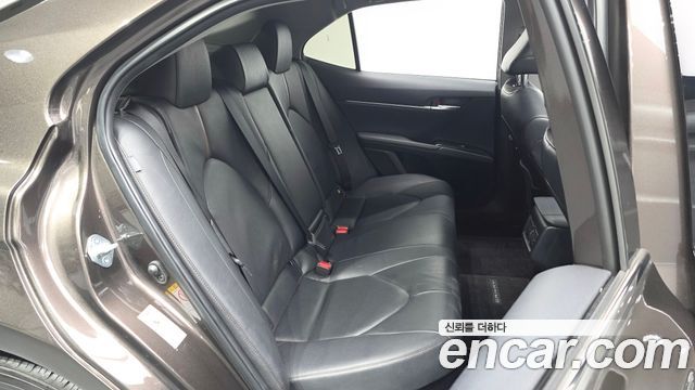 Toyota Camry 2019 — photo 17