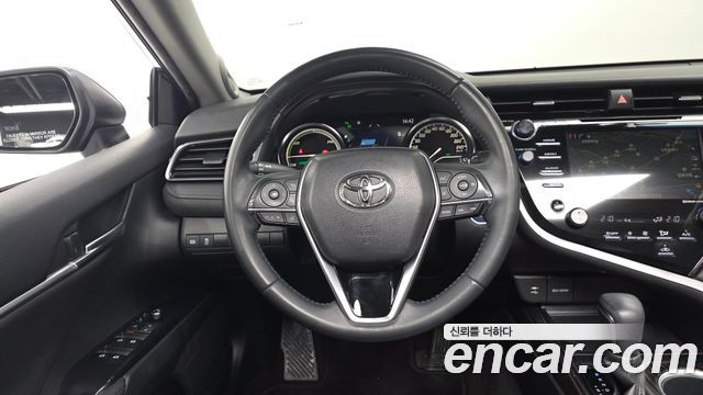 Toyota Camry 2019 — photo 18
