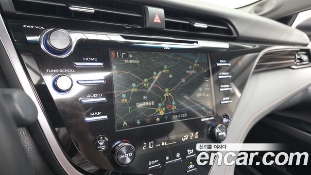 Toyota Camry 2019 — photo 19