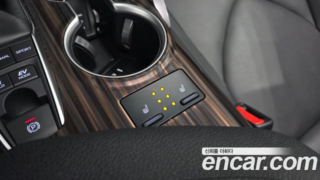 Toyota Camry 2019 — photo 25