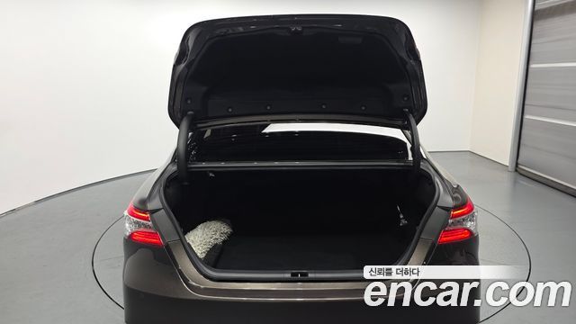 Toyota Camry 2019 — photo 26
