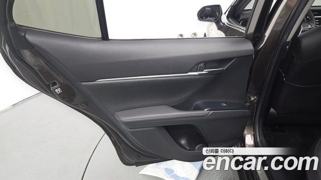 Toyota Camry 2019 — photo 15