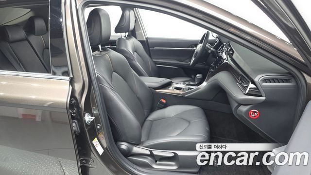 Toyota Camry 2019 — photo 16