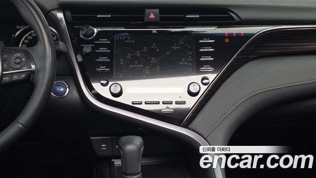 Toyota Camry 2019 — photo 31