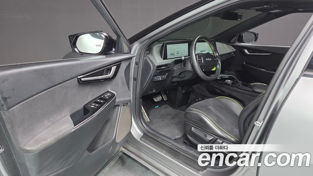 Kia EV6 2023 — photo 13