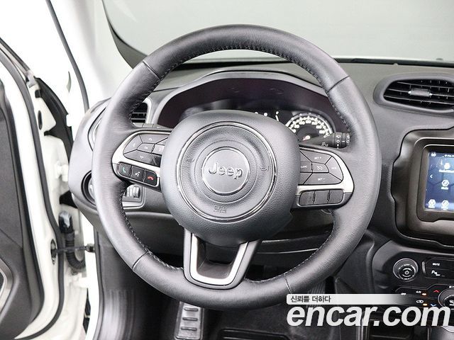 Jeep Renegade 2022 — photo 16
