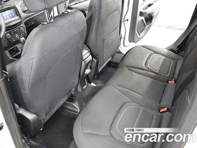 Jeep Renegade 2022 — photo 17