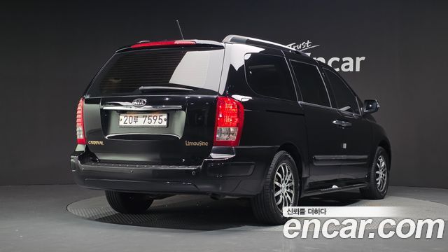 Kia Canival 2011 — photo 2