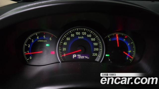 Kia Canival 2011 — photo 8